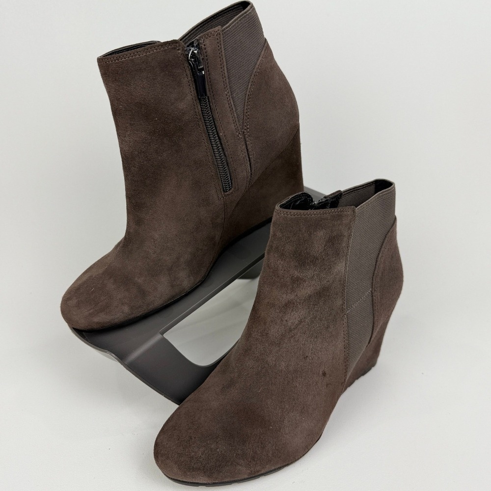 Clarks Women's Brown Suede Wedge Ankle Boots Side Zip Elastic 8M